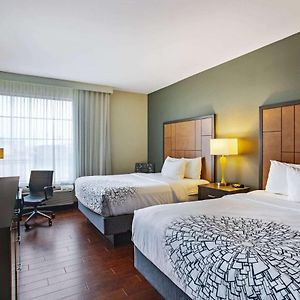 Standard Queen Room Mobility accessible